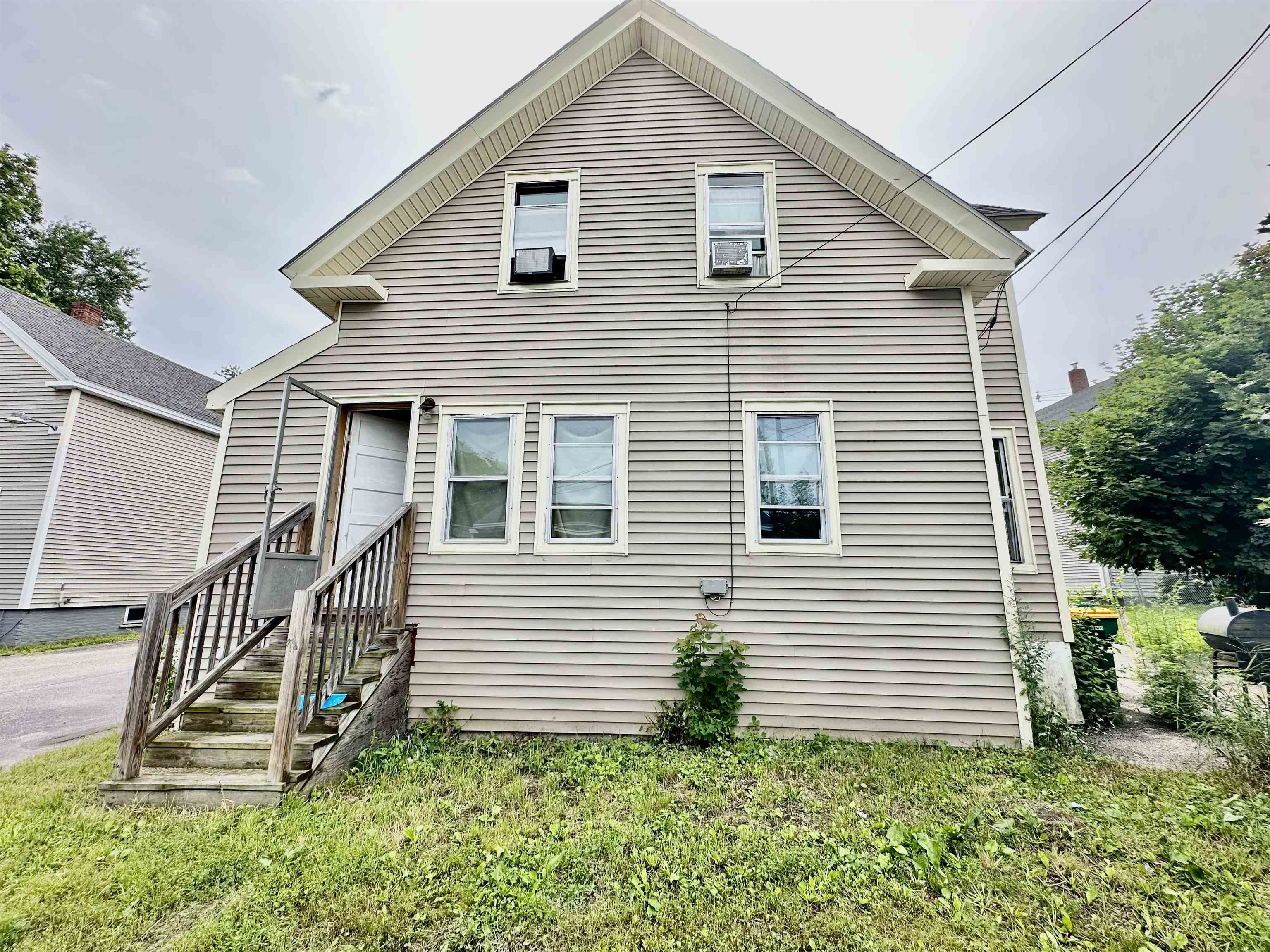 328 Portland Street Rochester, NH 03867 - Photo 4 of 33