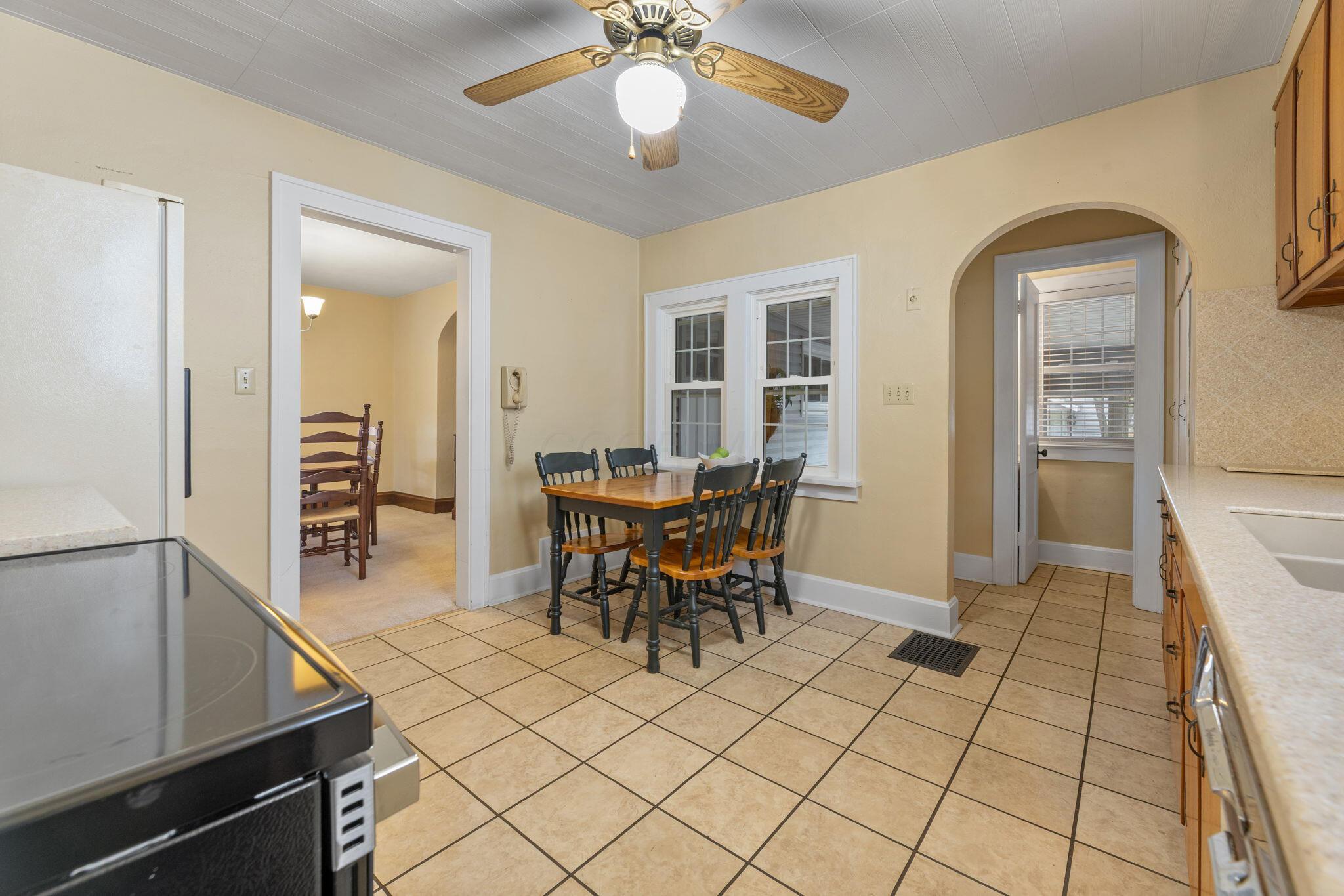206 Jefferson Road Newark, OH 43055 - Photo 12 of 39 Kitchen