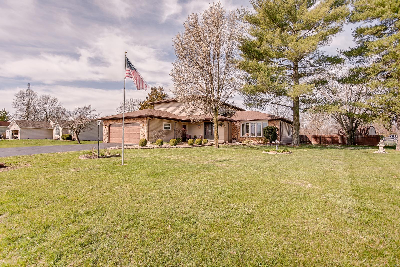 1039 Troy O'Fallon Road Troy, IL 62294 - Photo 4 of 48