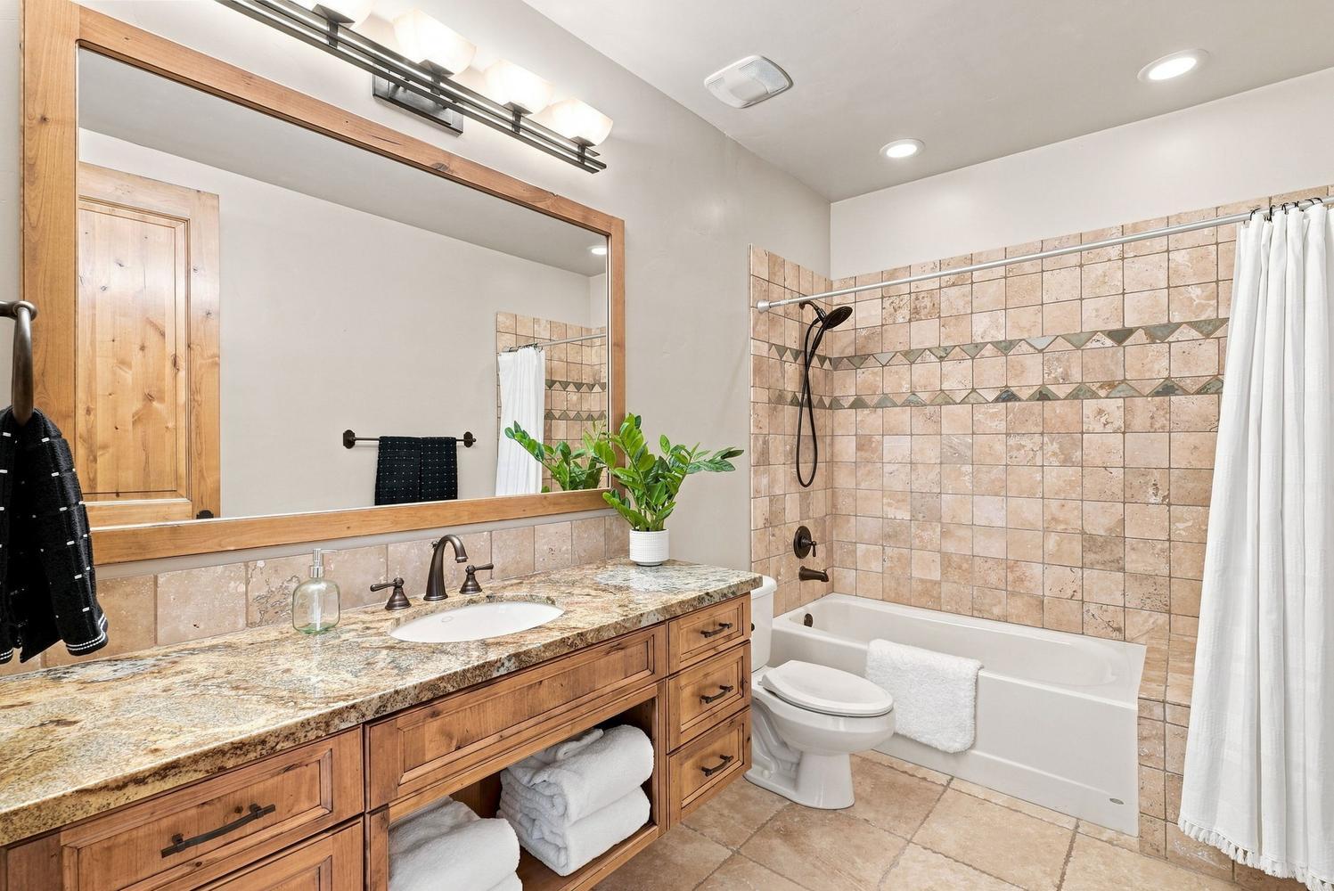 2386 Chaco Trail St. George, UT 84770 - Photo 19 of 38 019-048-webormlsDSC 08922-1498x1000