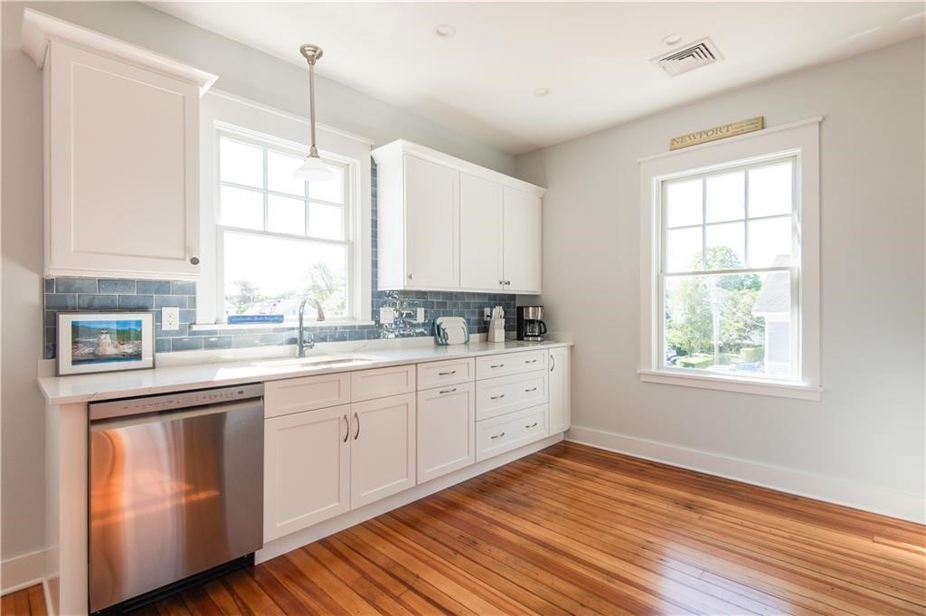 34 Harrison Avenue Newport, RI 02840 - Photo 12 of 24