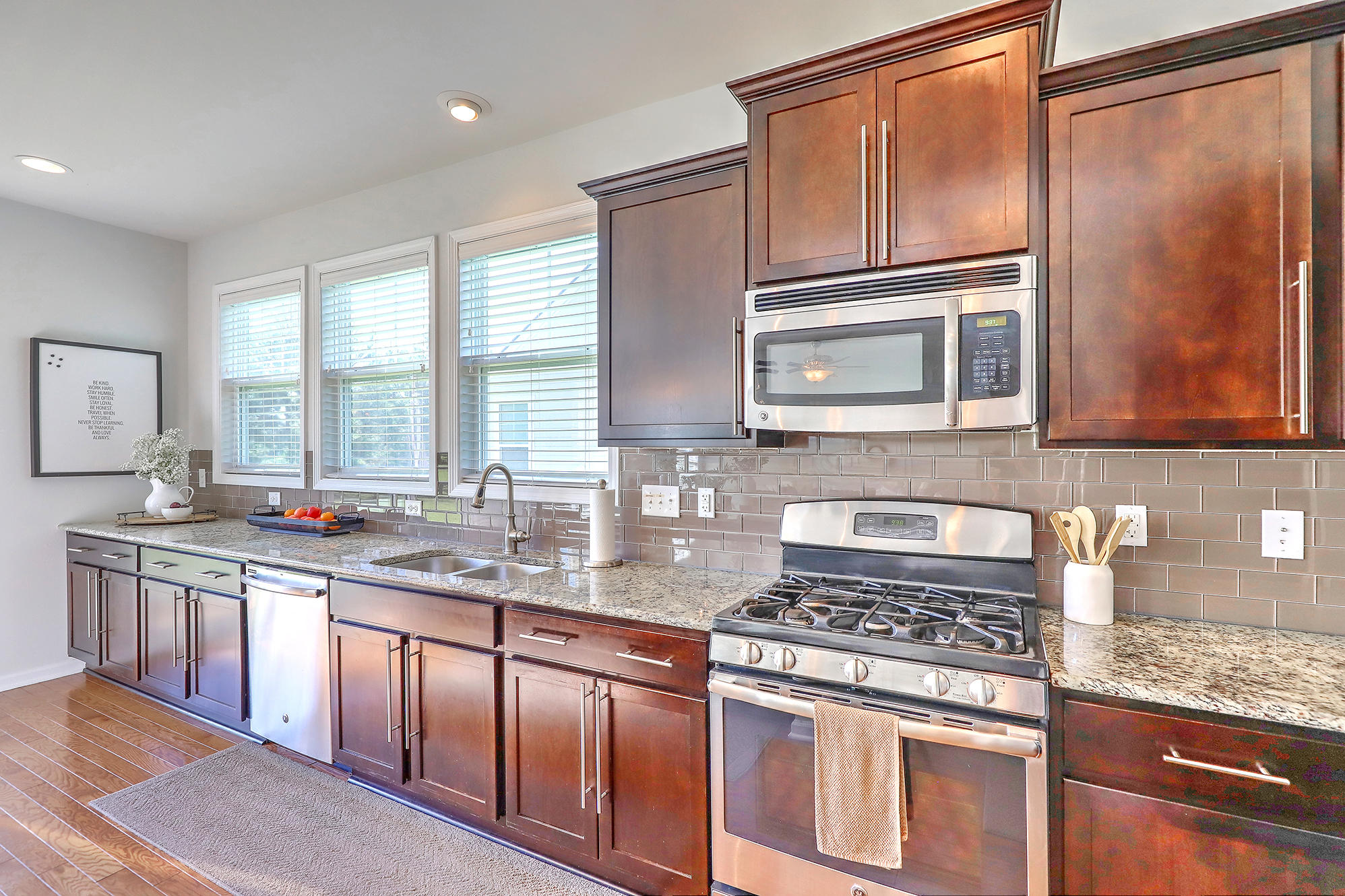 1208 Raven Road Hanahan, SC 29410 - Photo 10 of 38 IMG_8866_7_8