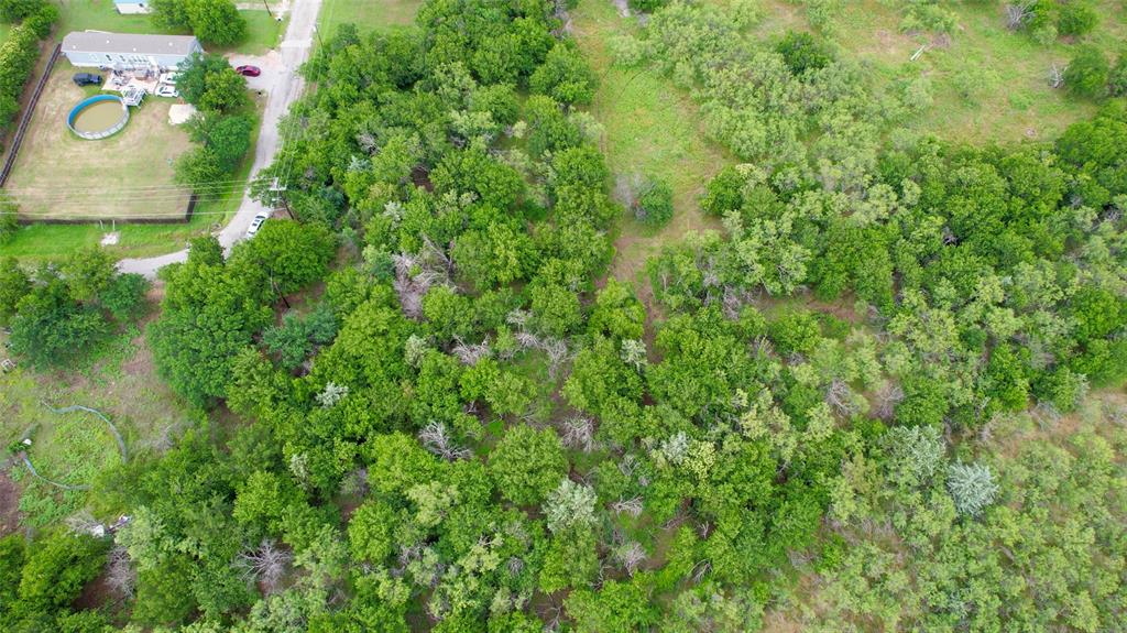 0 East Houston Street Henrietta, TX 76365 - Photo 2 of 2 a view of a yard