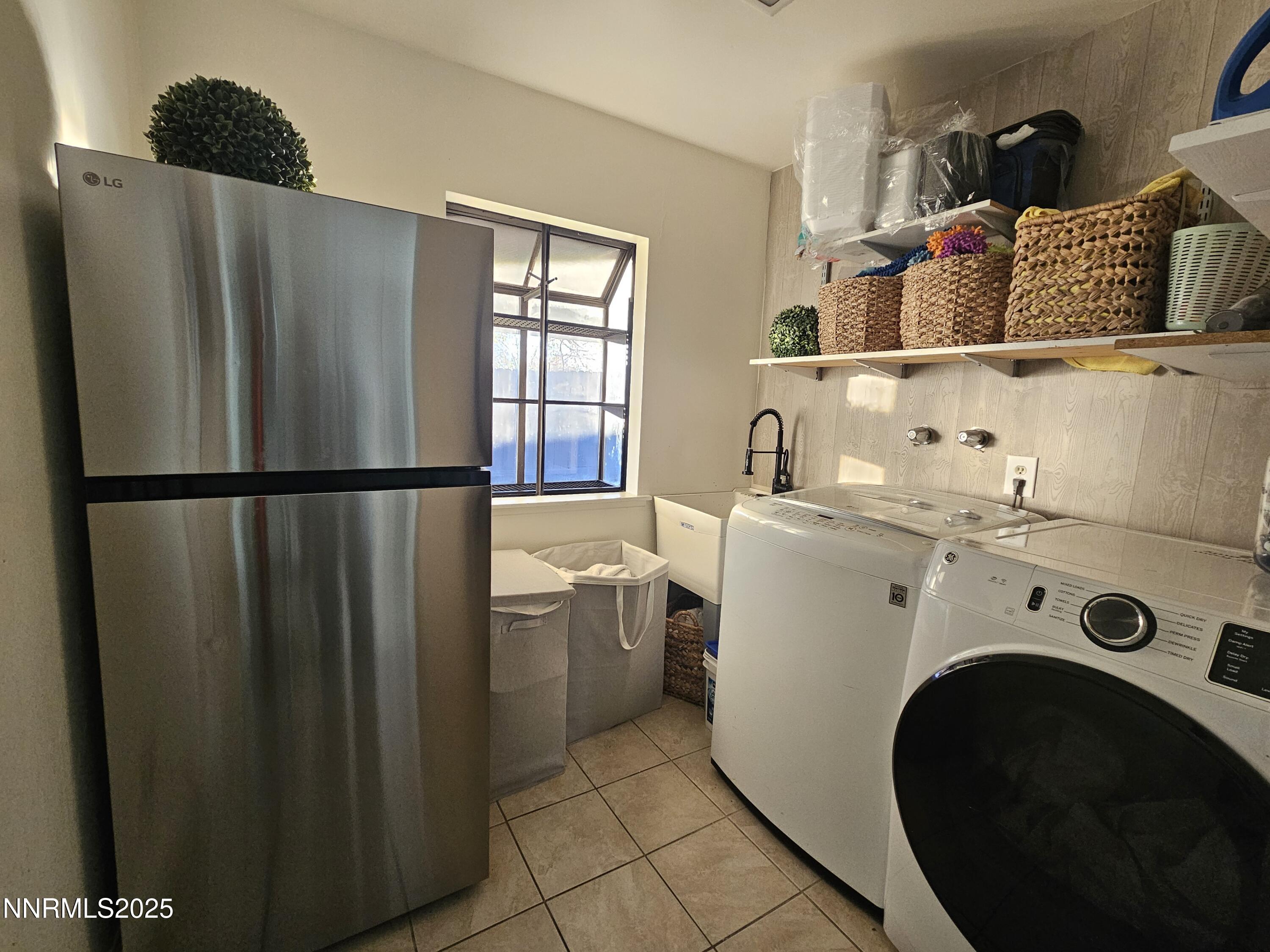 181 Quail Street Sparks, NV 89431 - Photo 19 of 42 a utility room with dryer and washer