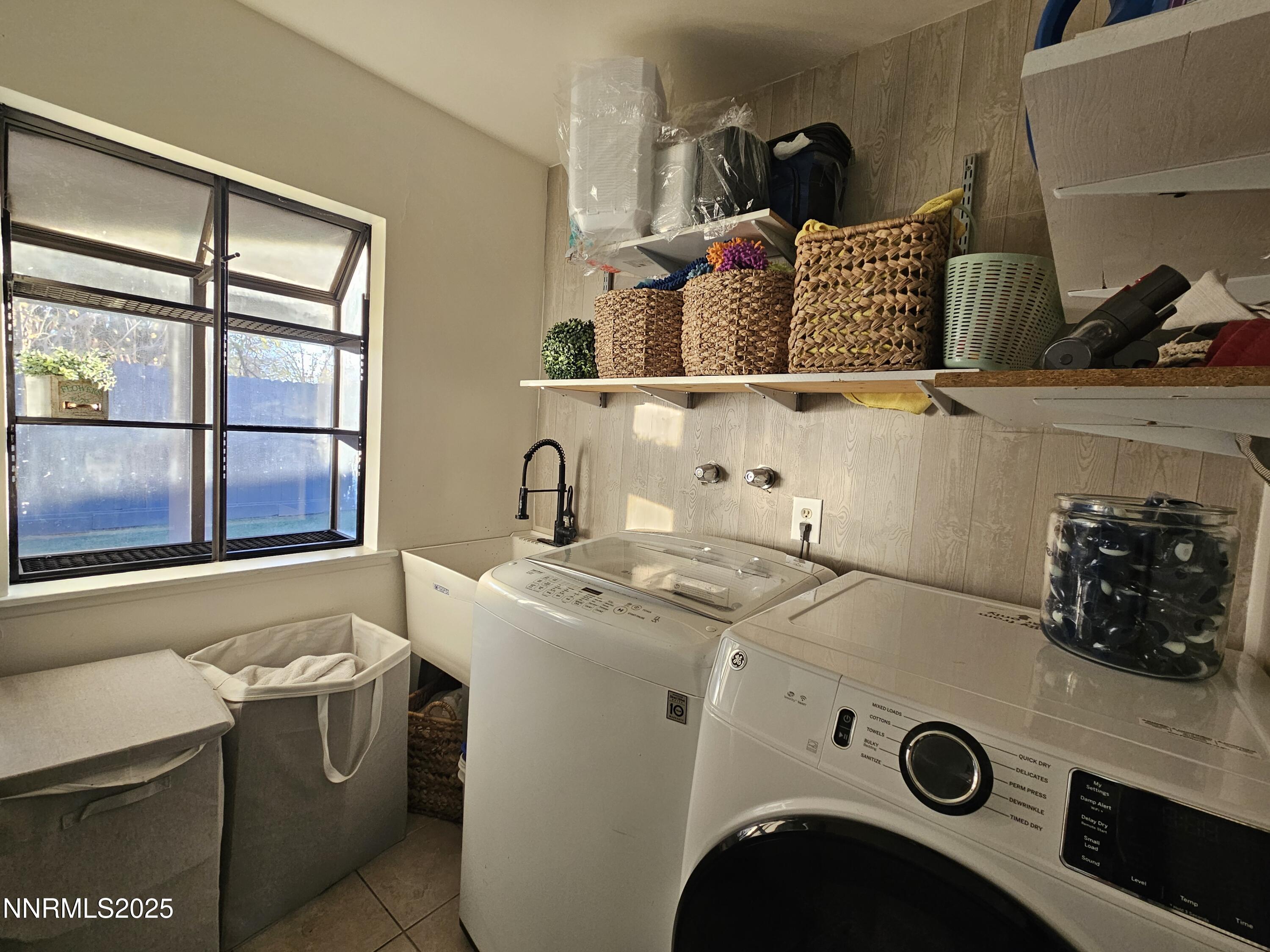 181 Quail Street Sparks, NV 89431 - Photo 20 of 42 a utility room with dryer and washer
