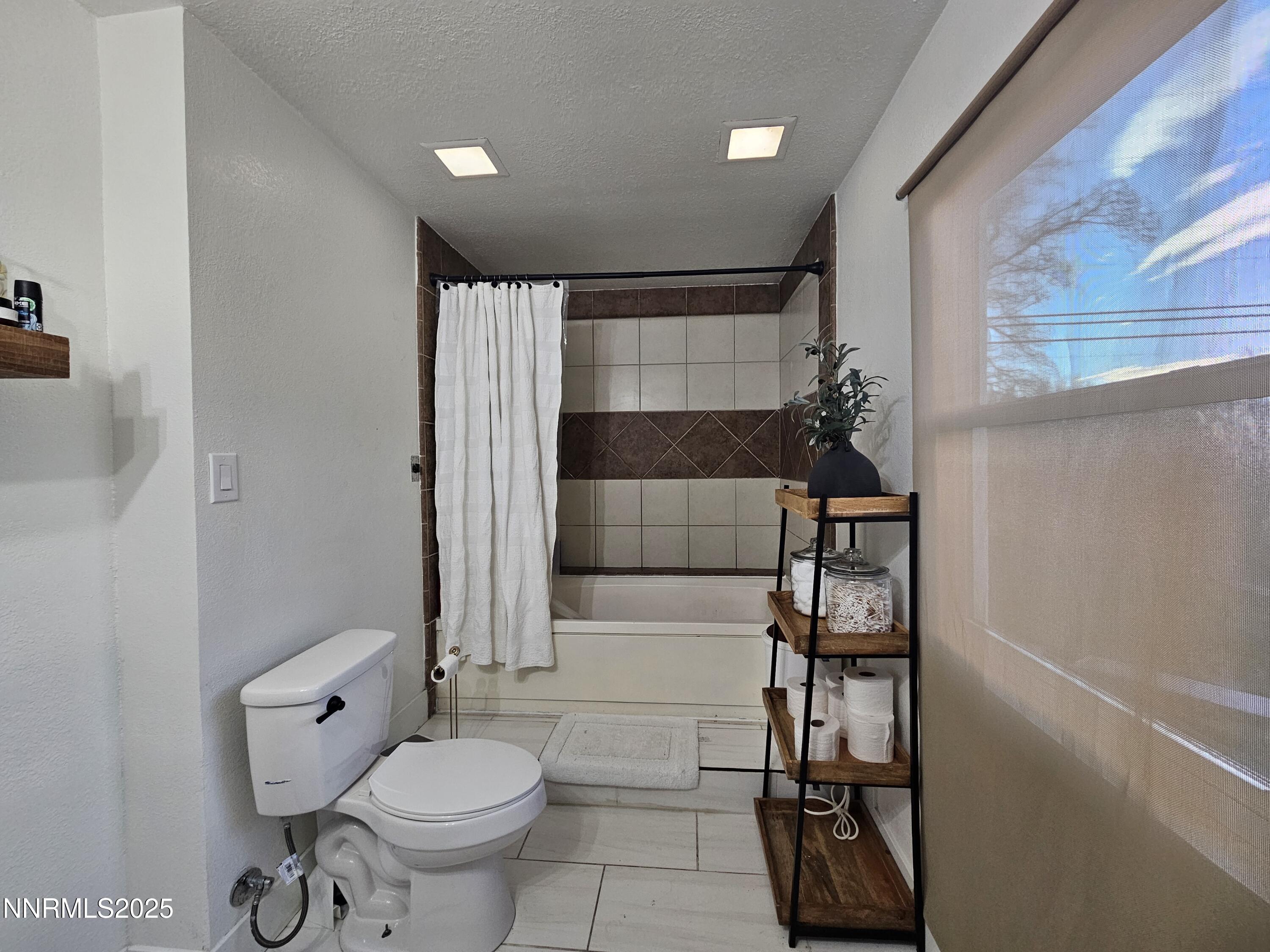 181 Quail Street Sparks, NV 89431 - Photo 30 of 42 a bathroom with a toilet and a shower