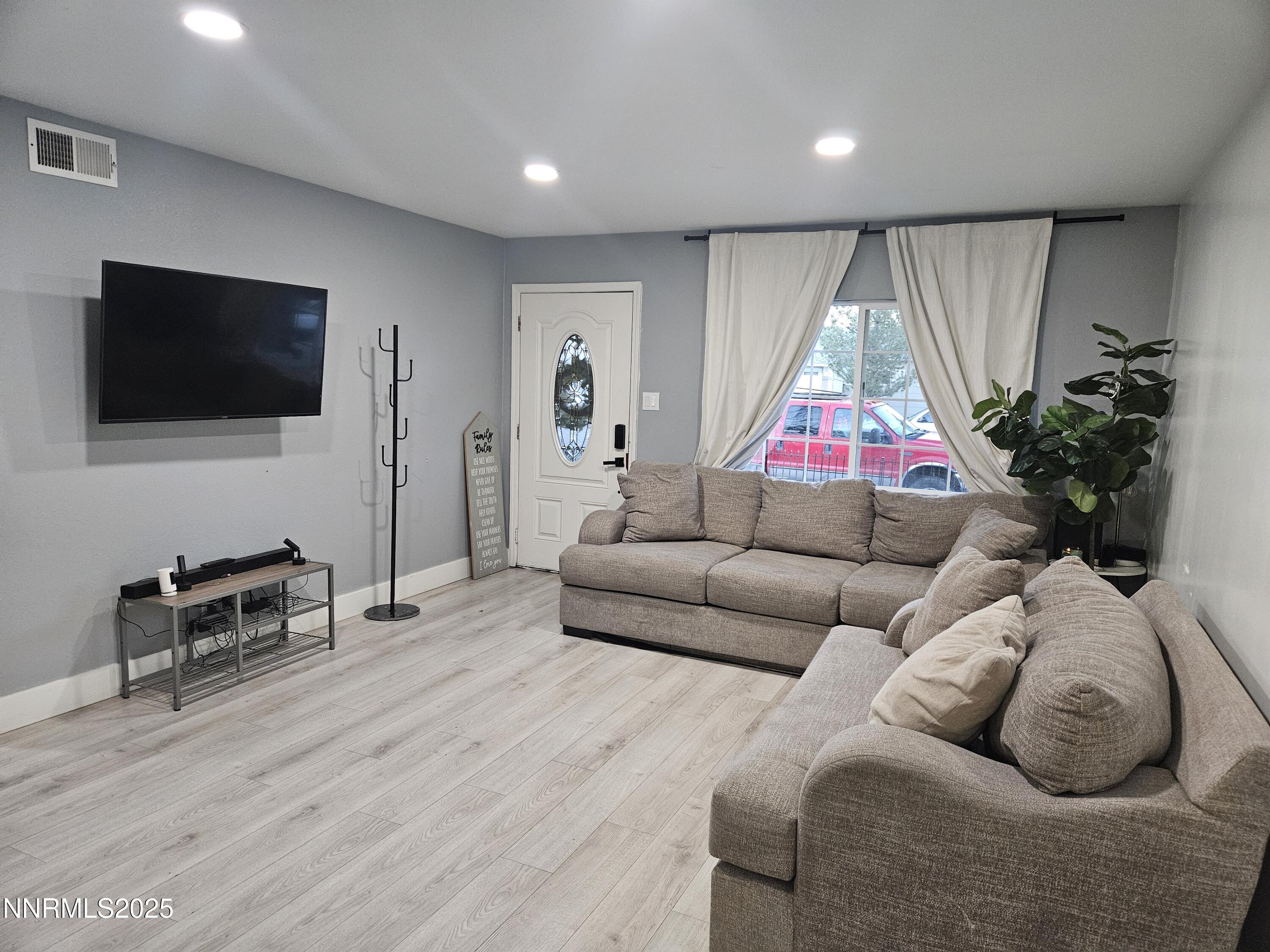 181 Quail Street Sparks, NV 89431 - Photo 4 of 42 a living room with furniture and a flat screen tv