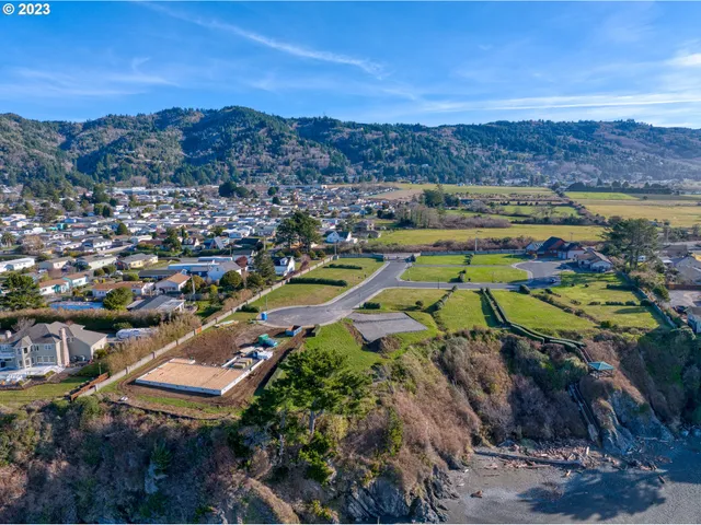 $210,000 | 97972 Sea Breeze Way, Unit 19, Brookings, OR 97415