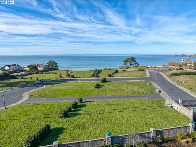 $210,000 | 97972 Sea Breeze Way, Unit 19, Brookings, OR 97415