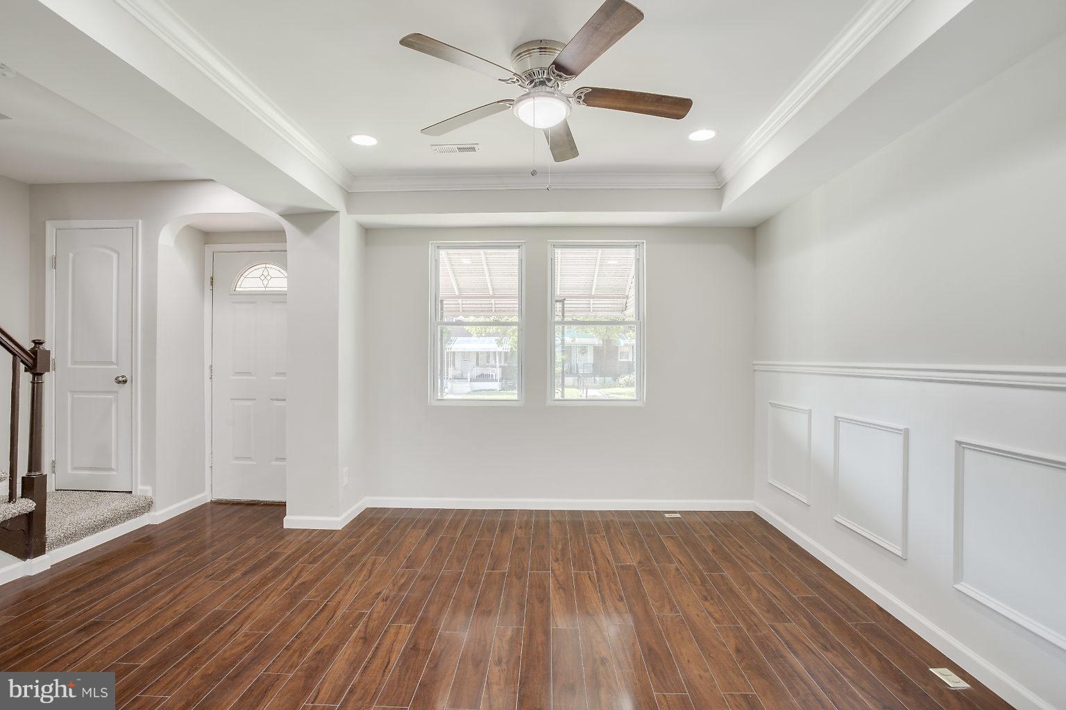 4015 Grantley Road Baltimore, MD 21215 - Photo 4 of 30 Living Room