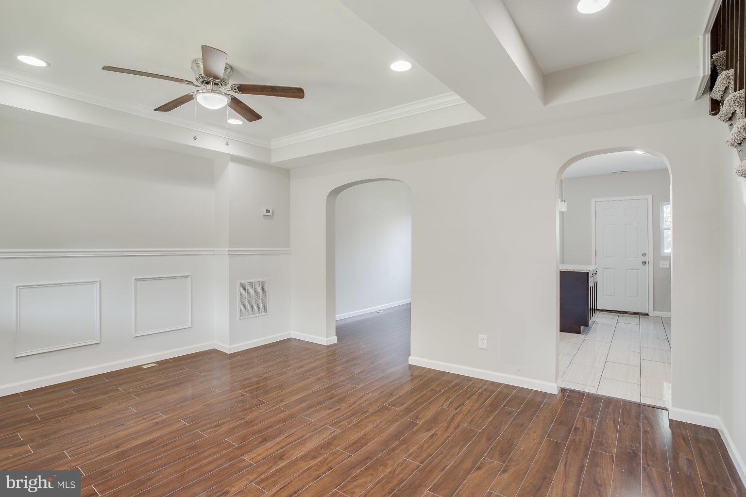 4015 Grantley Road Baltimore, MD 21215 - Photo 5 of 30 Living Room