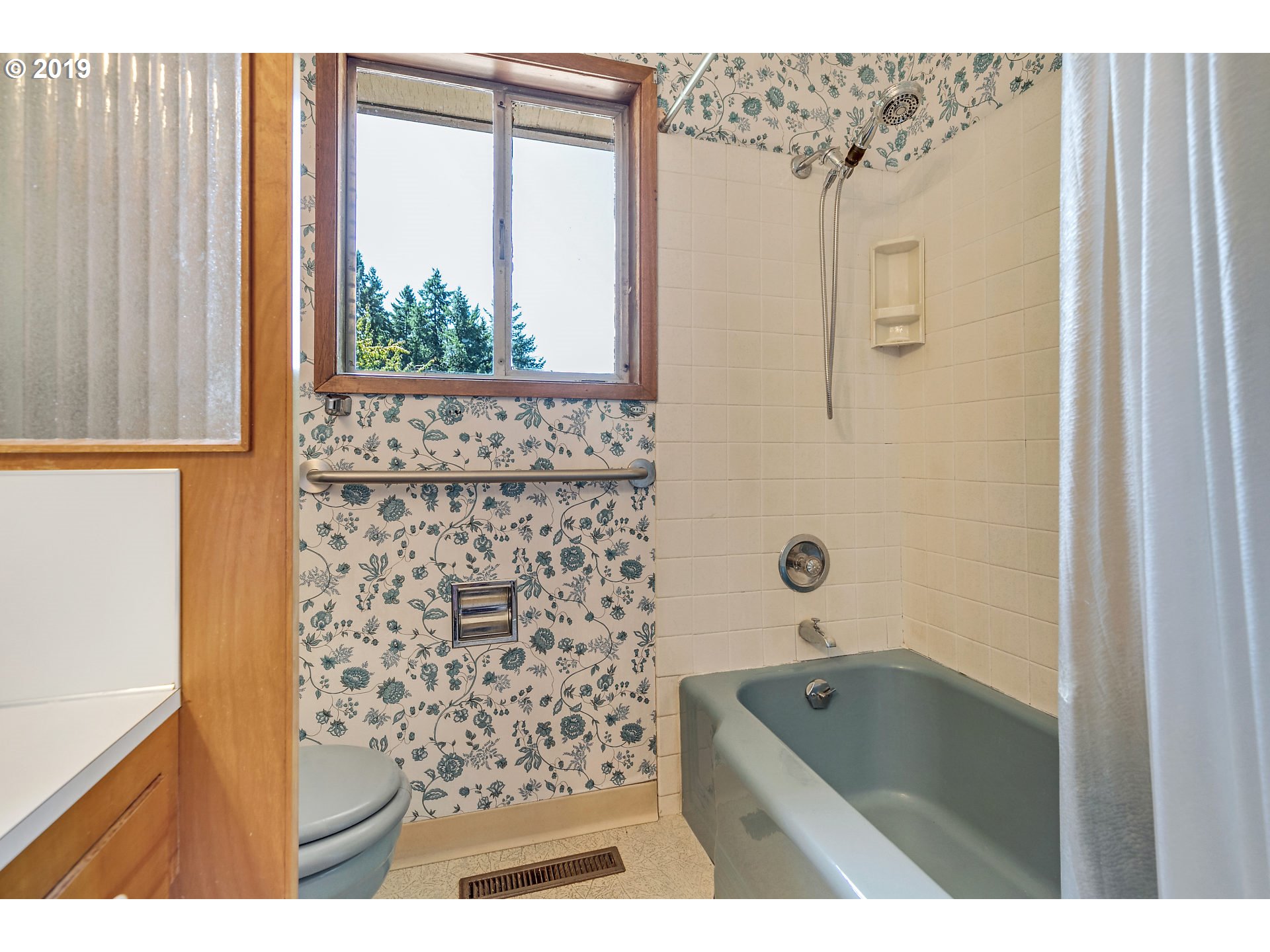 2225 Southwest Mitchell Street Portland, OR 97239 - Photo 19 of 32 Bathroom