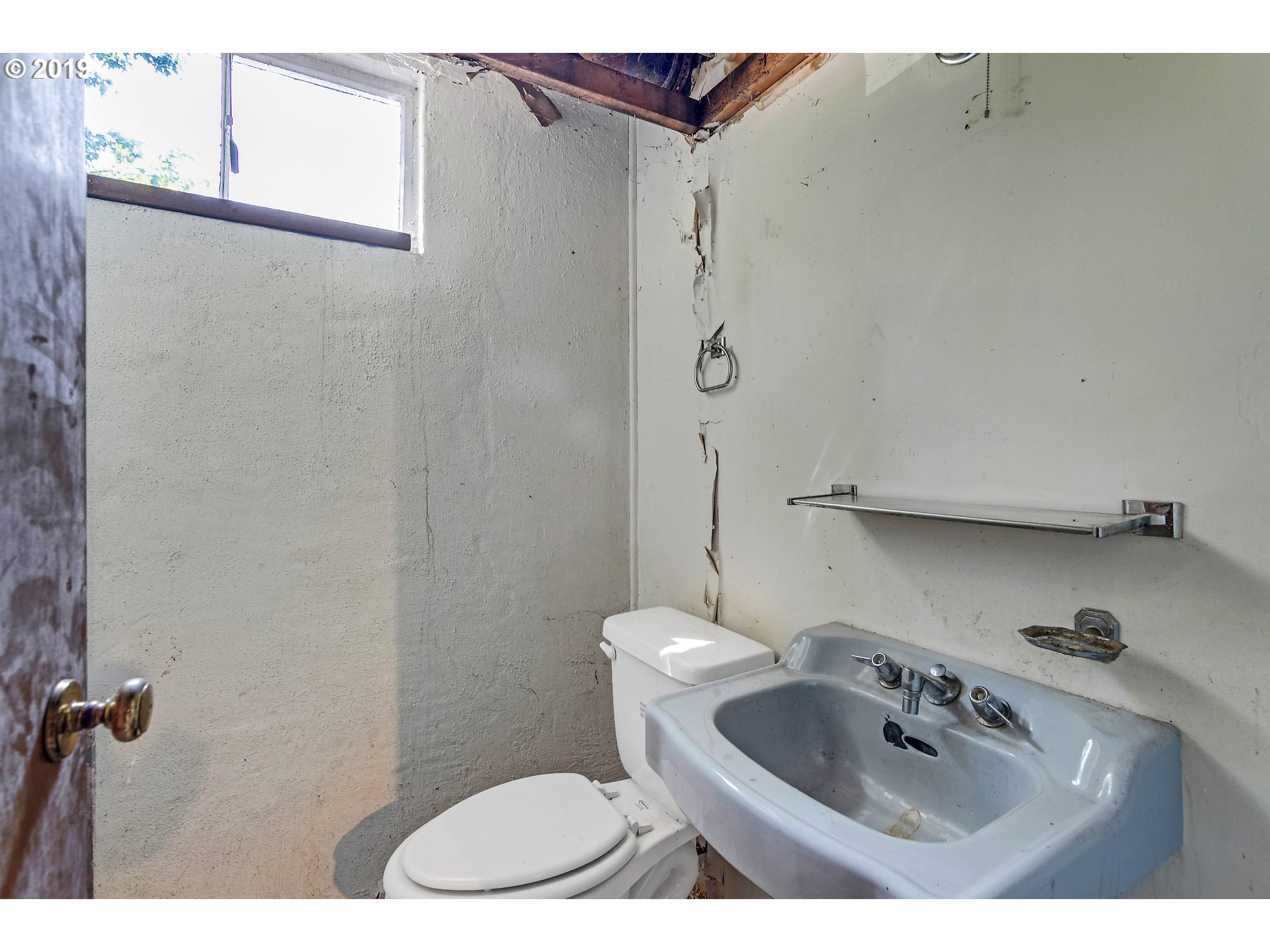2225 Southwest Mitchell Street Portland, OR 97239 - Photo 25 of 32 Bathroom