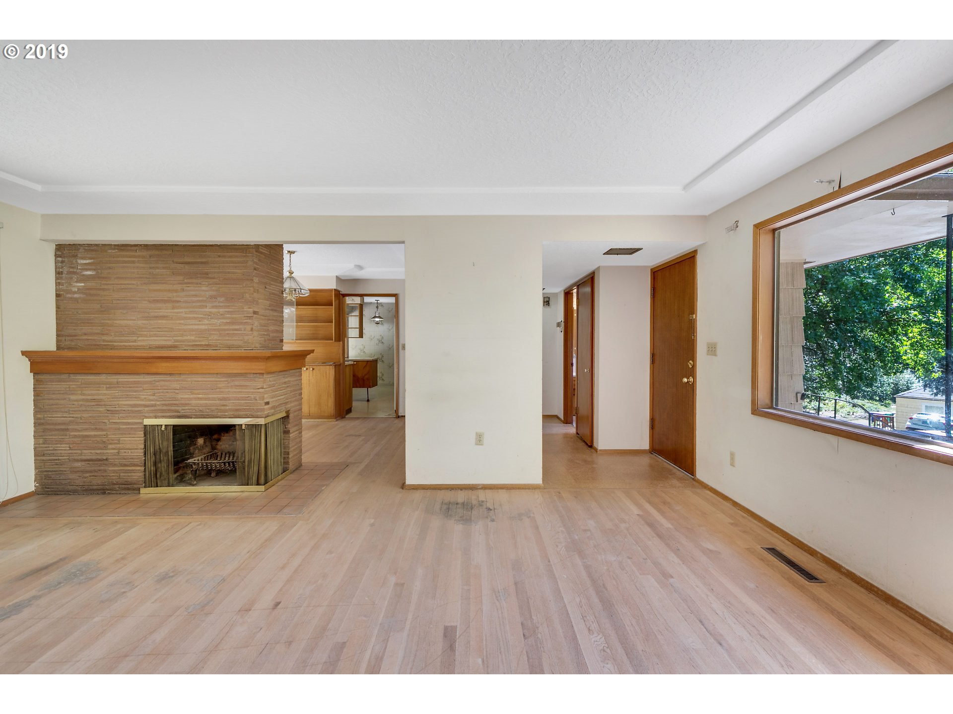 2225 Southwest Mitchell Street Portland, OR 97239 - Photo 3 of 32 Gallery Image 3