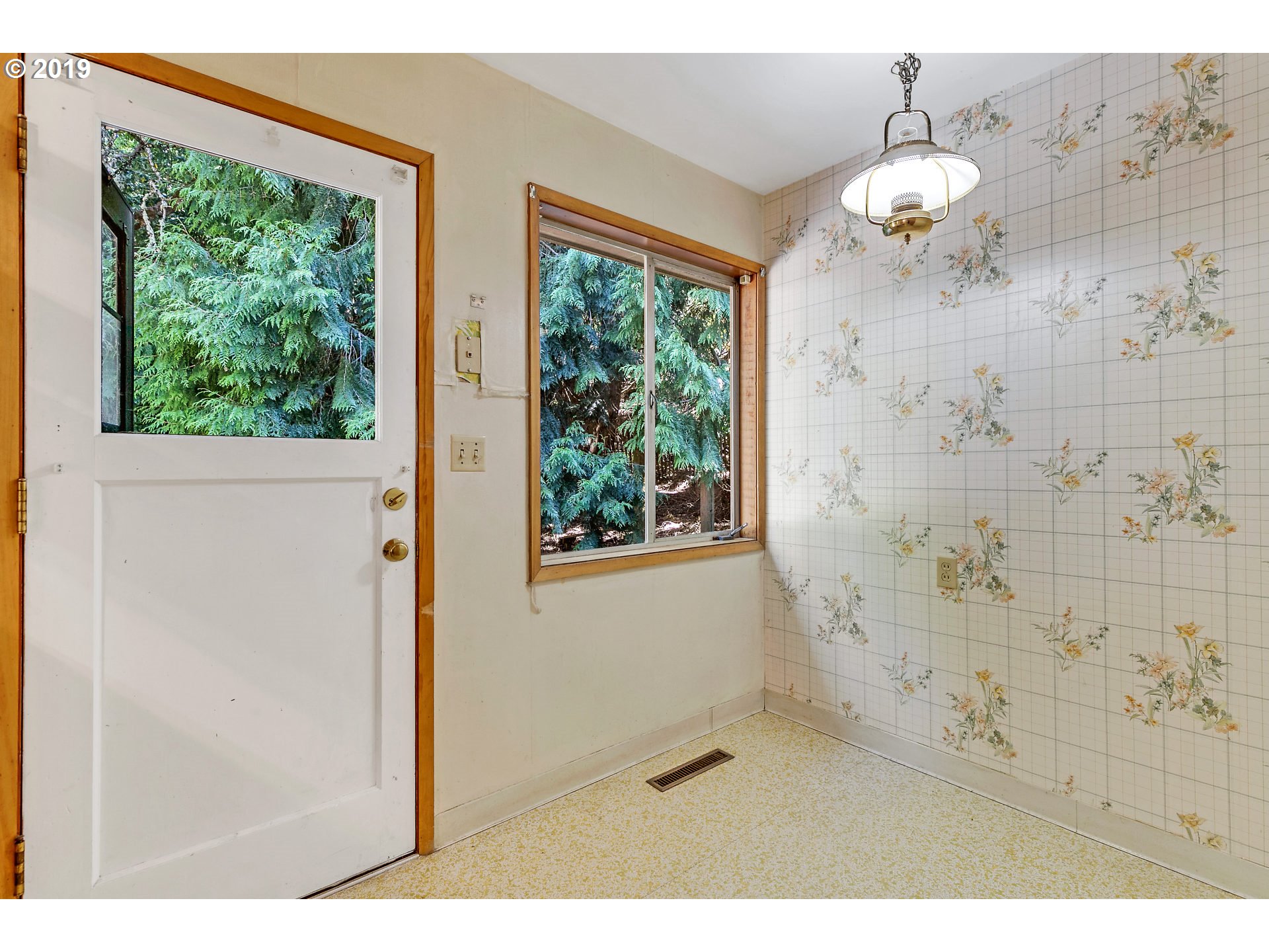2225 Southwest Mitchell Street Portland, OR 97239 - Photo 9 of 32 Gallery Image 9
