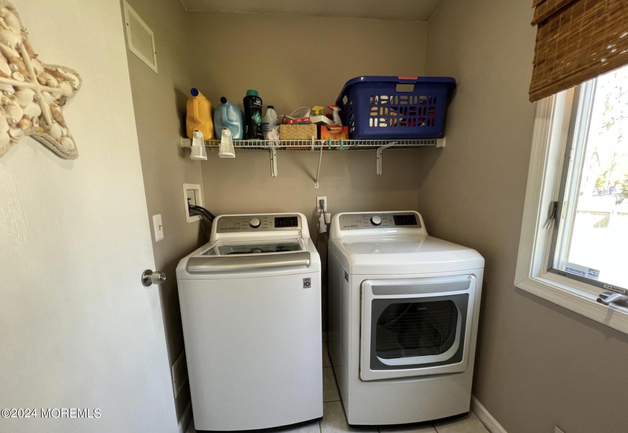 404 Drum Point Road Brick, NJ 08723 - Photo 10 of 22 a utility room with dryer and washer