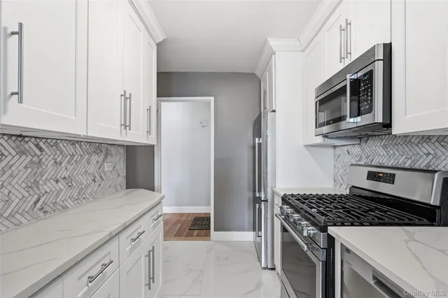 $389,000 | 241-20 Northern Boulevard, Unit 5B | Douglaston