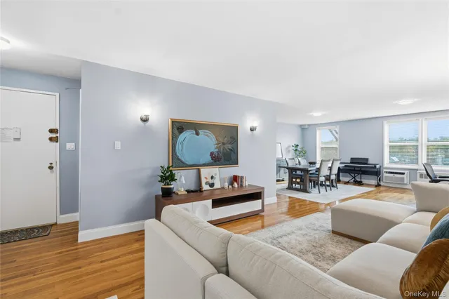 $389,000 | 241-20 Northern Boulevard, Unit 5B | Douglaston