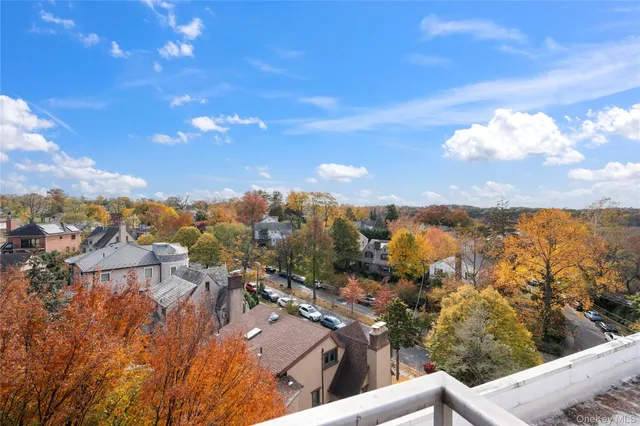 $389,000 | 241-20 Northern Boulevard, Unit 5B | Douglaston