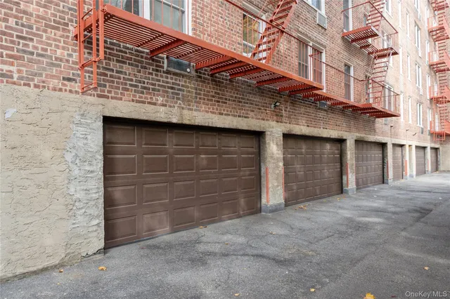 $389,000 | 241-20 Northern Boulevard, Unit 5B | Douglaston