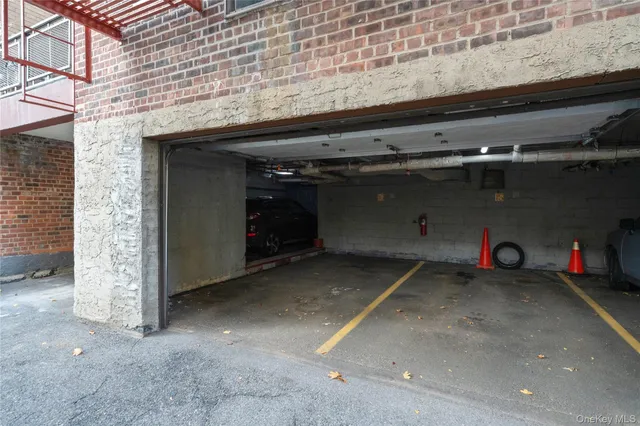 $389,000 | 241-20 Northern Boulevard, Unit 5B | Douglaston