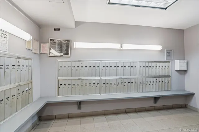 $389,000 | 241-20 Northern Boulevard, Unit 5B | Douglaston