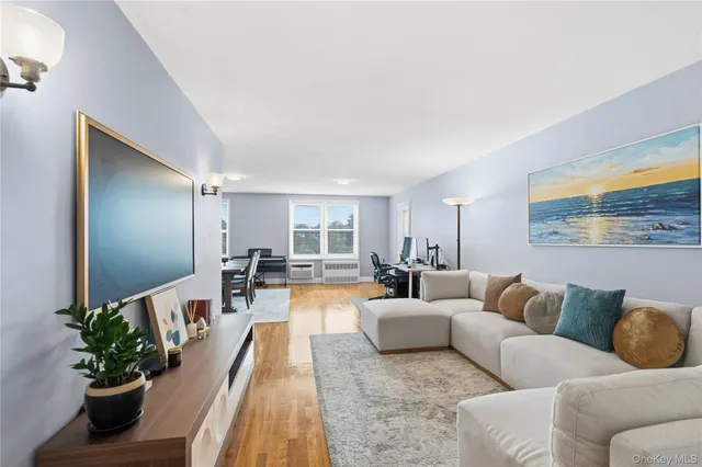 $389,000 | 241-20 Northern Boulevard, Unit 5B | Douglaston