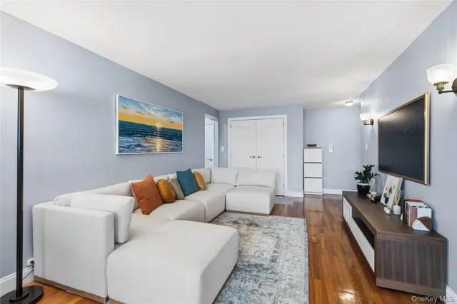 $389,000 | 241-20 Northern Boulevard, Unit 5B | Douglaston