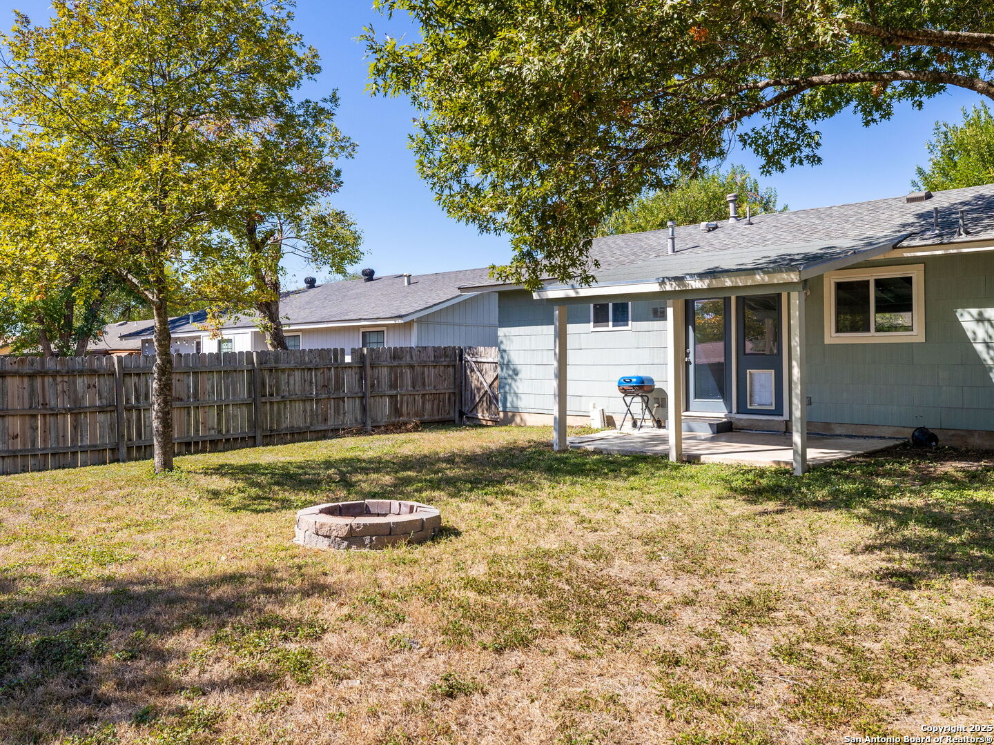 422 Bridgit Drive Converse, TX 78109 - Photo 14 of 17 a view of a house with backyard