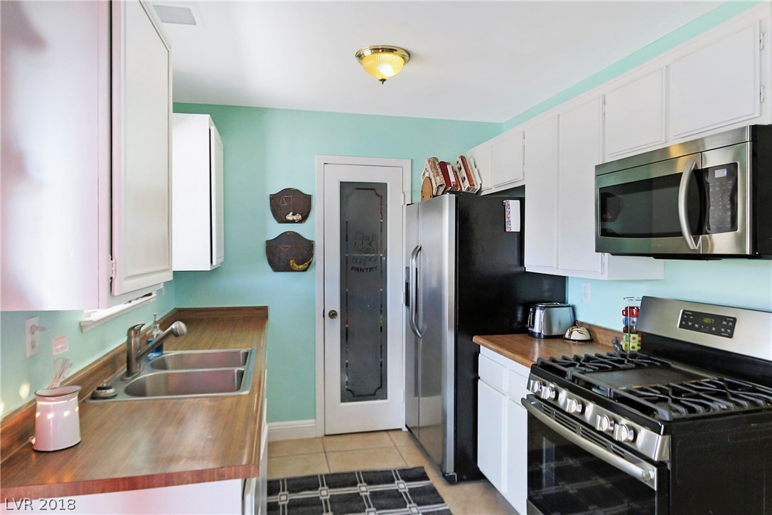 1910 South Magic Way Henderson, NV 89002 - Photo 2 of 19