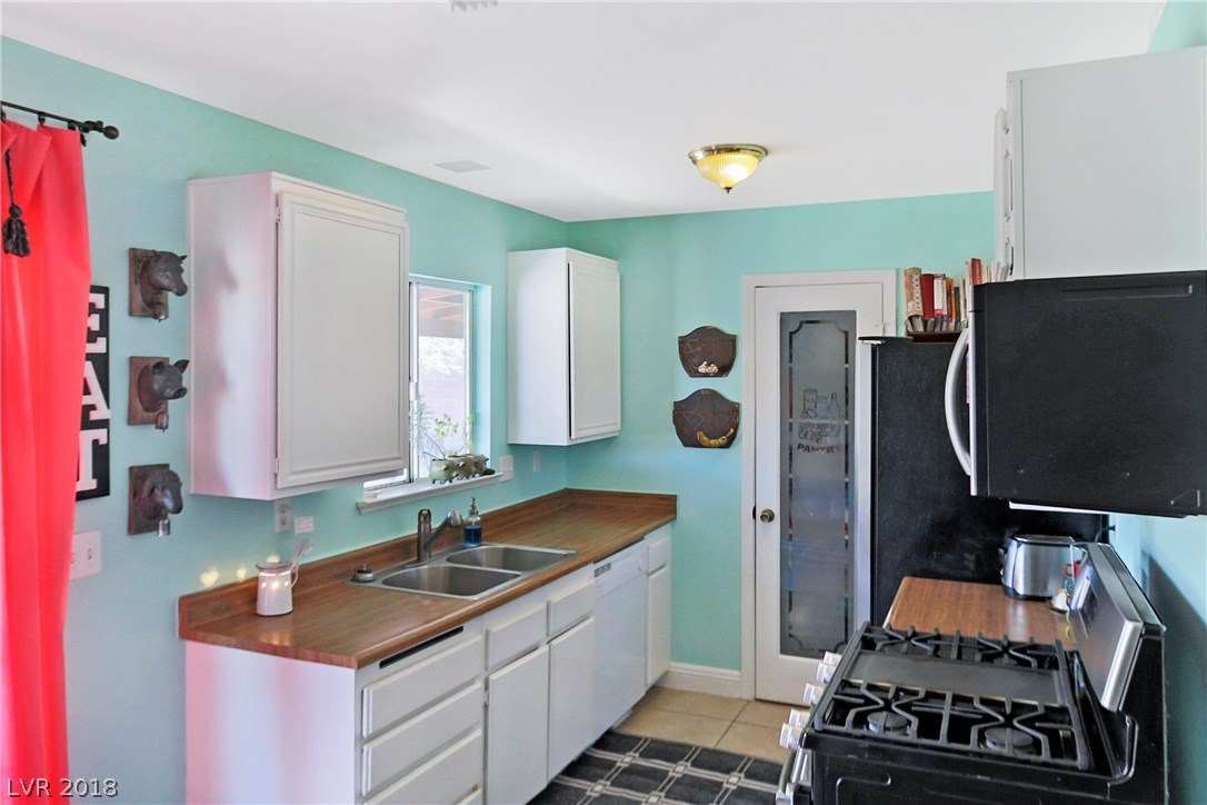 1910 South Magic Way Henderson, NV 89002 - Photo 3 of 19