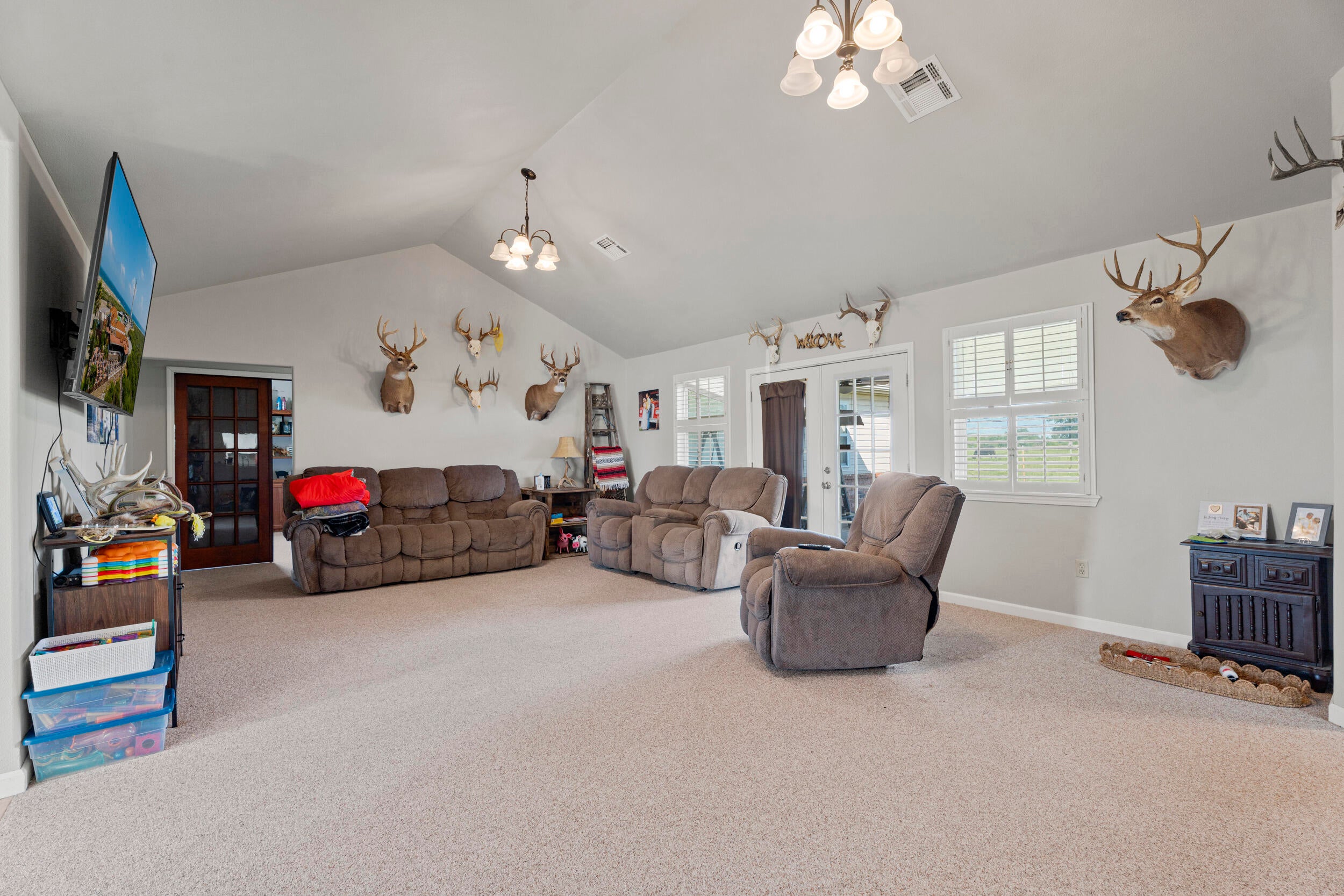 439990 East 180 Road Bluejacket, OK 74333 - Photo 7 of 46 Living room