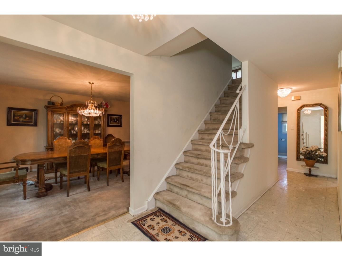 540 Ashbourne Road Cheltenham, PA 19012 - Photo 2 of 25 Foyer