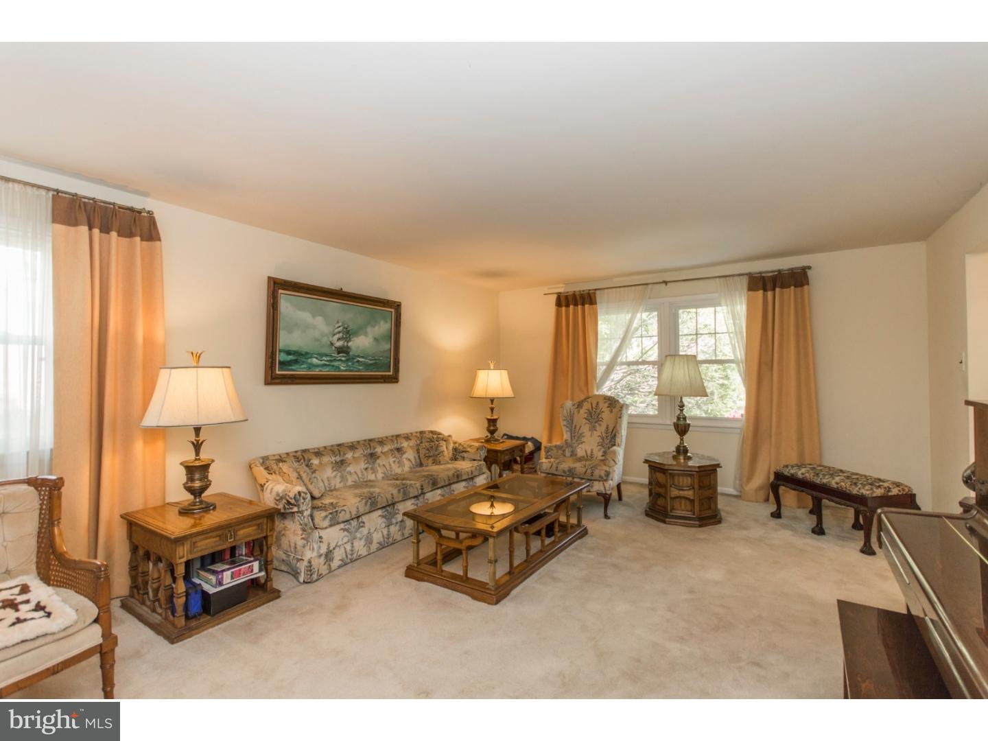 540 Ashbourne Road Cheltenham, PA 19012 - Photo 3 of 25 Living Room
