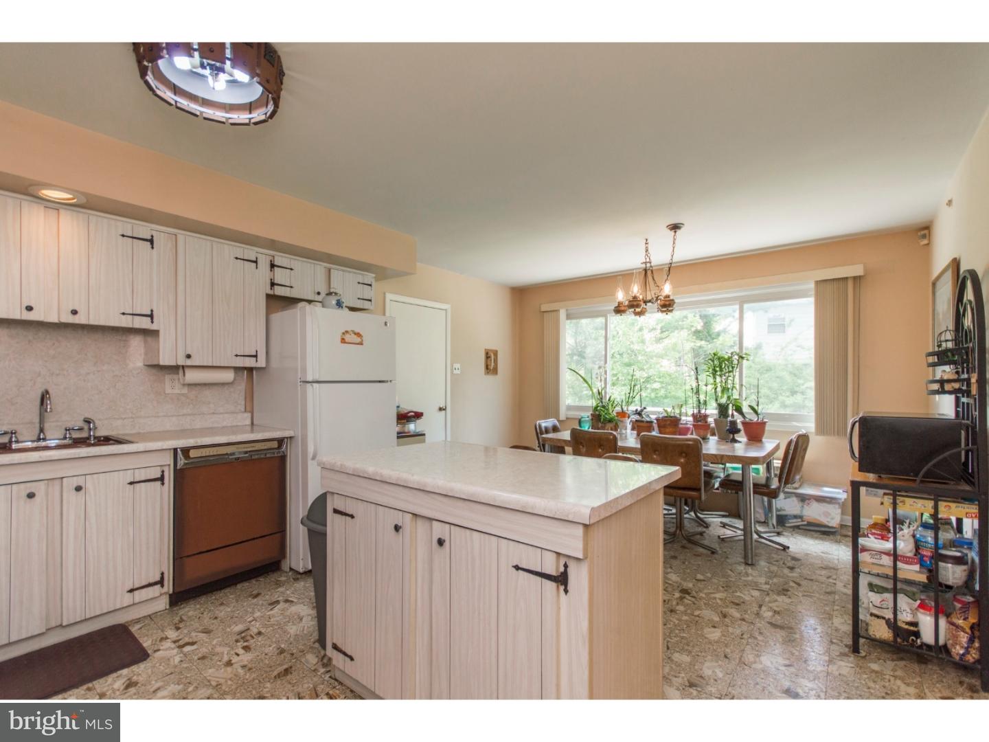 540 Ashbourne Road Cheltenham, PA 19012 - Photo 7 of 25 Kitchen
