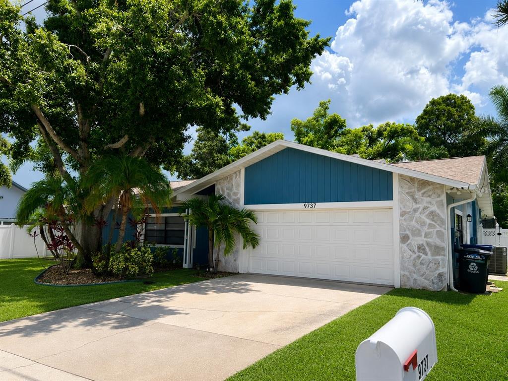 9737 135th Street Seminole, FL 33776 - Photo 4 of 57