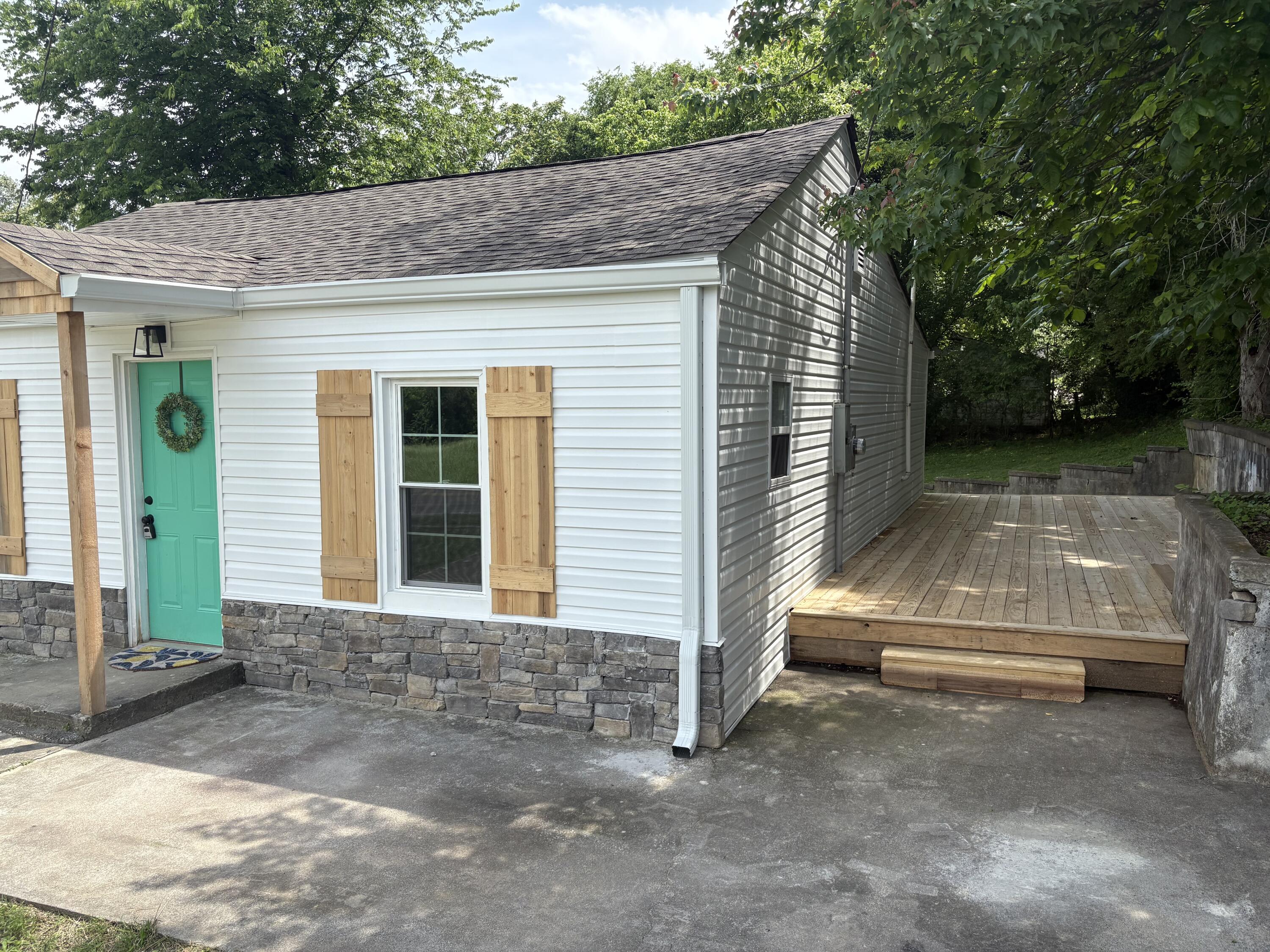 560 8th Street Northeast Cleveland, TN 37311 - Photo 3 of 22 side with porch