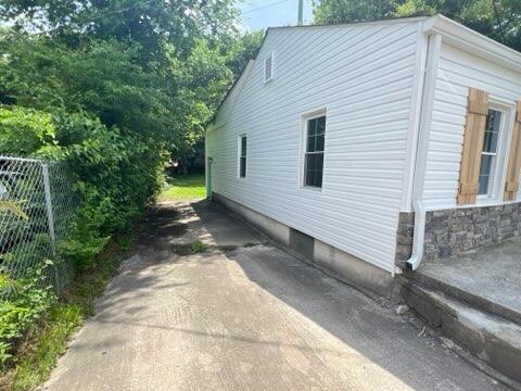 560 8th Street Northeast Cleveland, TN 37311 - Photo 4 of 22 driveway