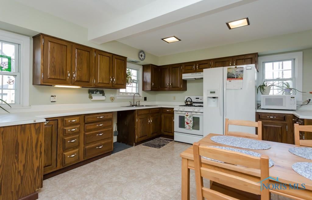 401 Eagle Point Road Rossford, OH 43460 - Photo 11 of 34 Gallery Image 11