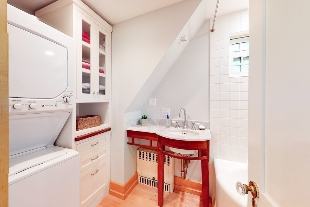 7 Hillcrest Road Beverly, MA 01915 - Photo 19 of 23 Gallery Image 19