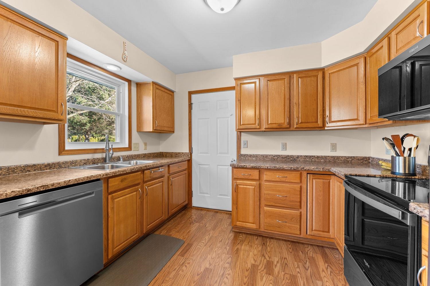 6657 Wendell Way DeForest, WI 53532 - Photo 9 of 51