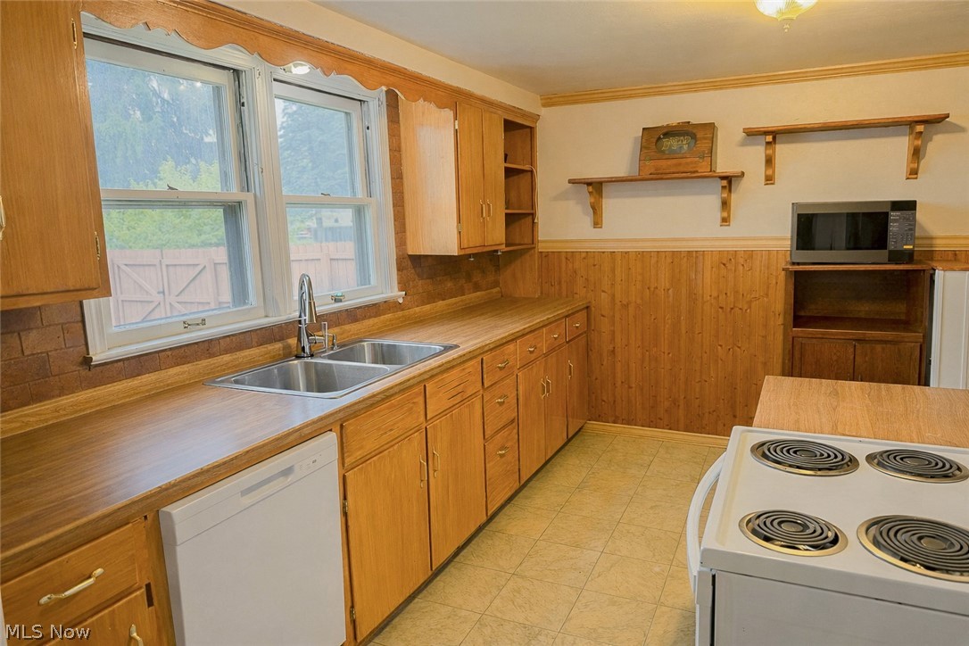 4715 New Road Youngstown, OH 44515 - Photo 9 of 27 Digitally altered to remove clutter