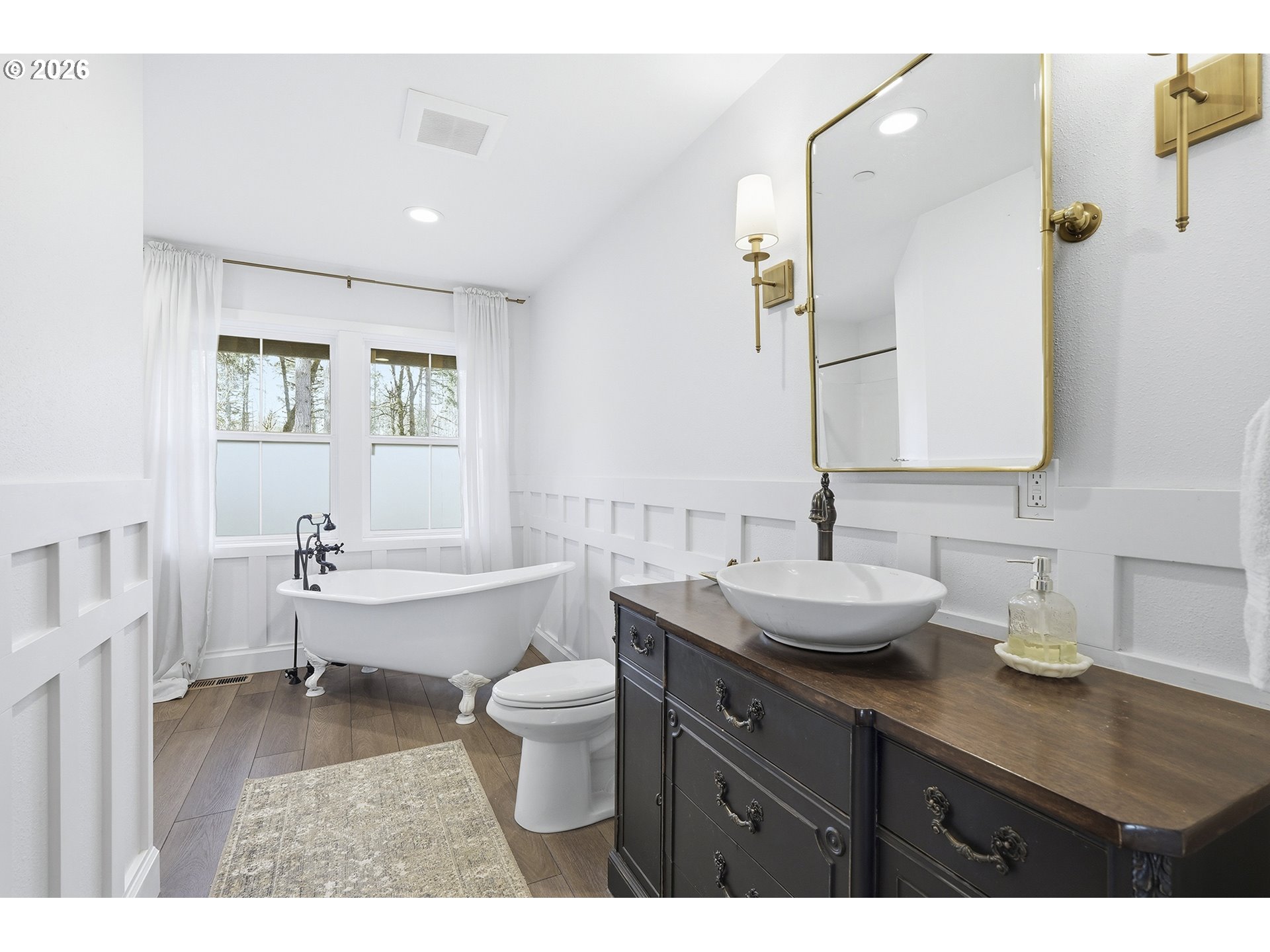 15680 South Wave Road Mulino, OR 97042 - Photo 23 of 43 a bathroom with a bathtub sink vanity mirror and toilet