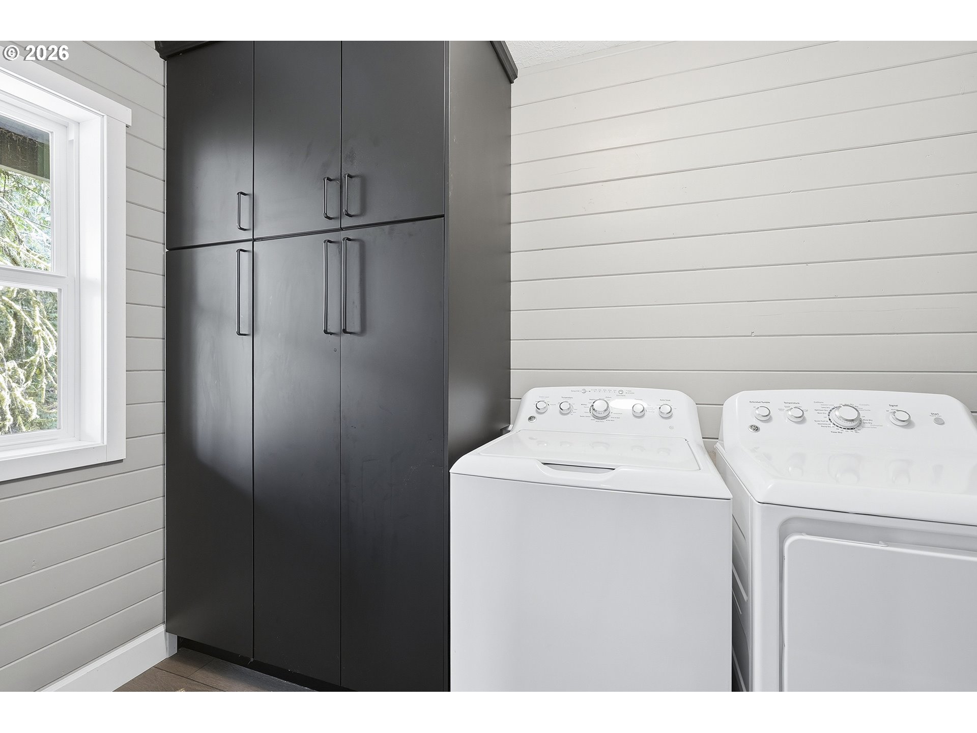 15680 South Wave Road Mulino, OR 97042 - Photo 27 of 43 a utility room with dryer and washer
