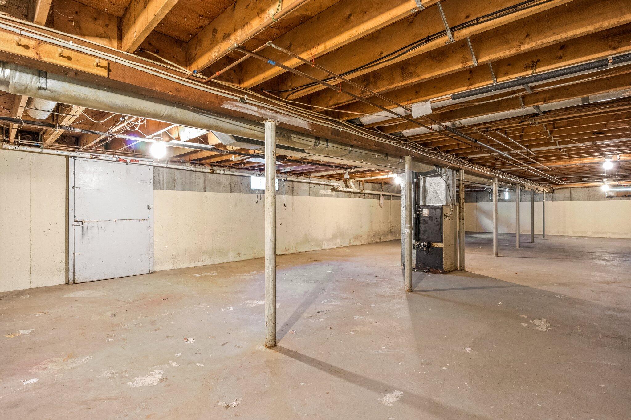 472 Elliott Road Centerville, MA 02632 - Photo 27 of 36 a view of an empty room