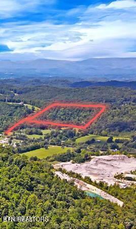 East Raccoon Valley Drive Heiskell, TN 37754 - Photo 3 of 13 3