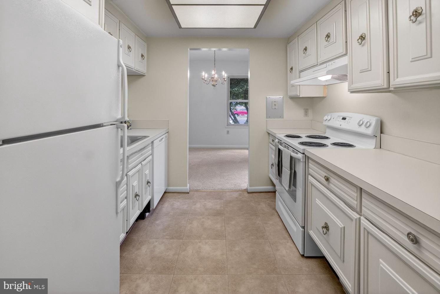 3406 Chiswick Court, Unit 472A Silver Spring, MD 20906 - Photo 11 of 31 Kitchen