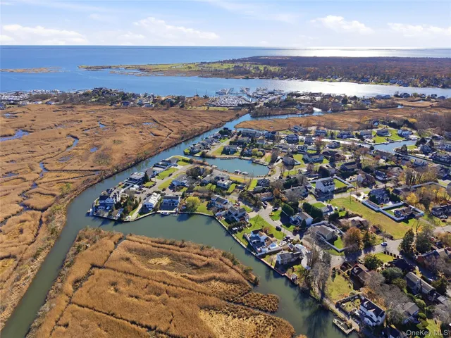 $1,150,000 | 625 Edgewater Road, Oakdale, NY 11769