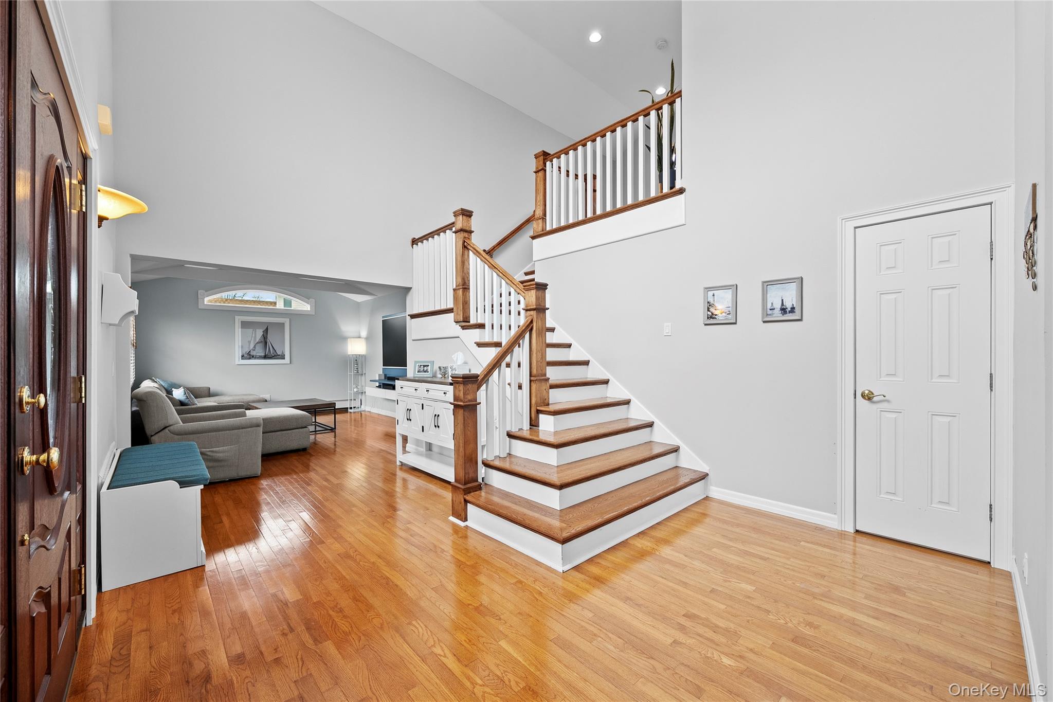 625 Edgewater Road Oakdale, NY 11769 - Photo 5 of 49