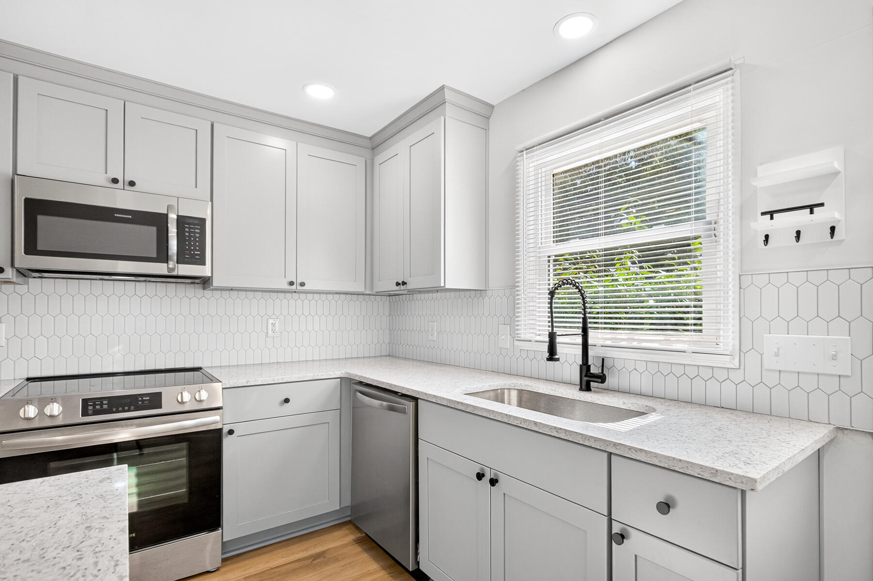 504 West Butternut Road Summerville, SC 29483 - Photo 15 of 46 HH-33